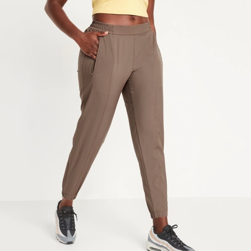 Old Navy Mid Rise StretchTech Jogger Pants in Barnswallow - 3X